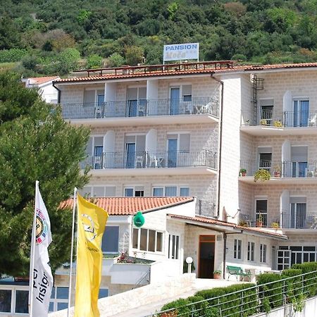 Guesthouse Komfor Moča Makarska Eksteriør billede