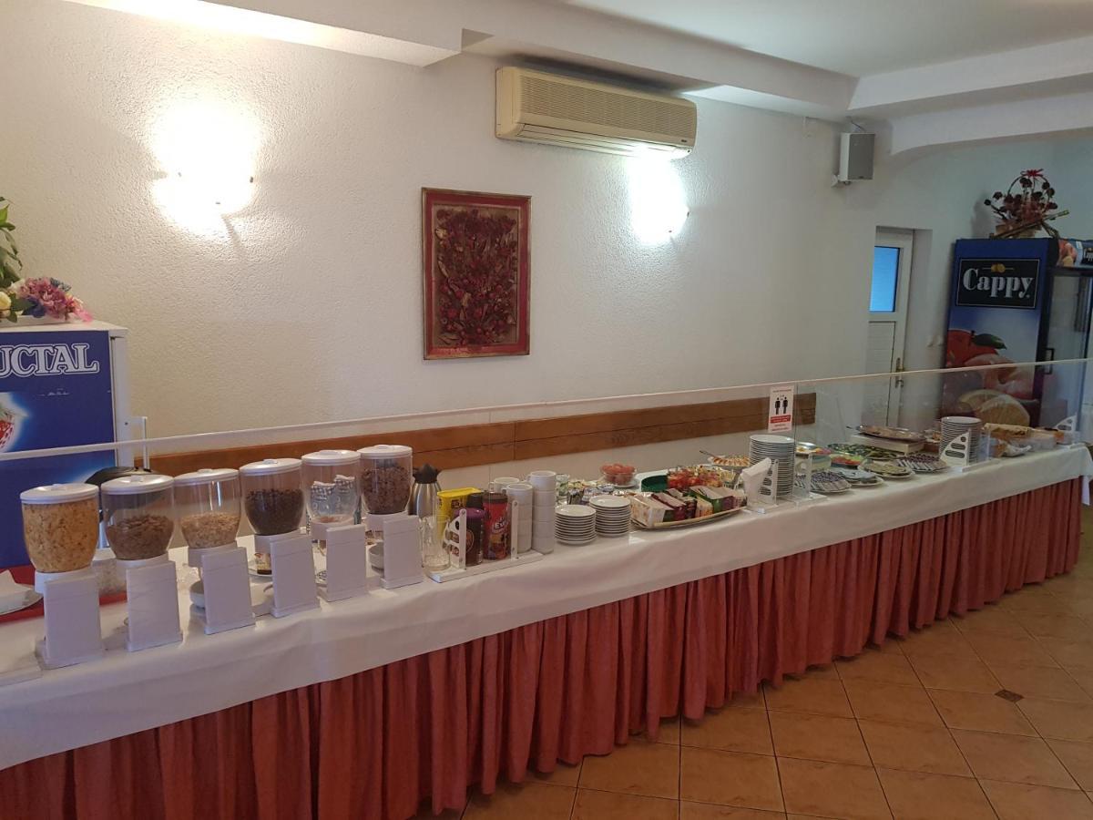 Guesthouse Komfor Moča Makarska Eksteriør billede