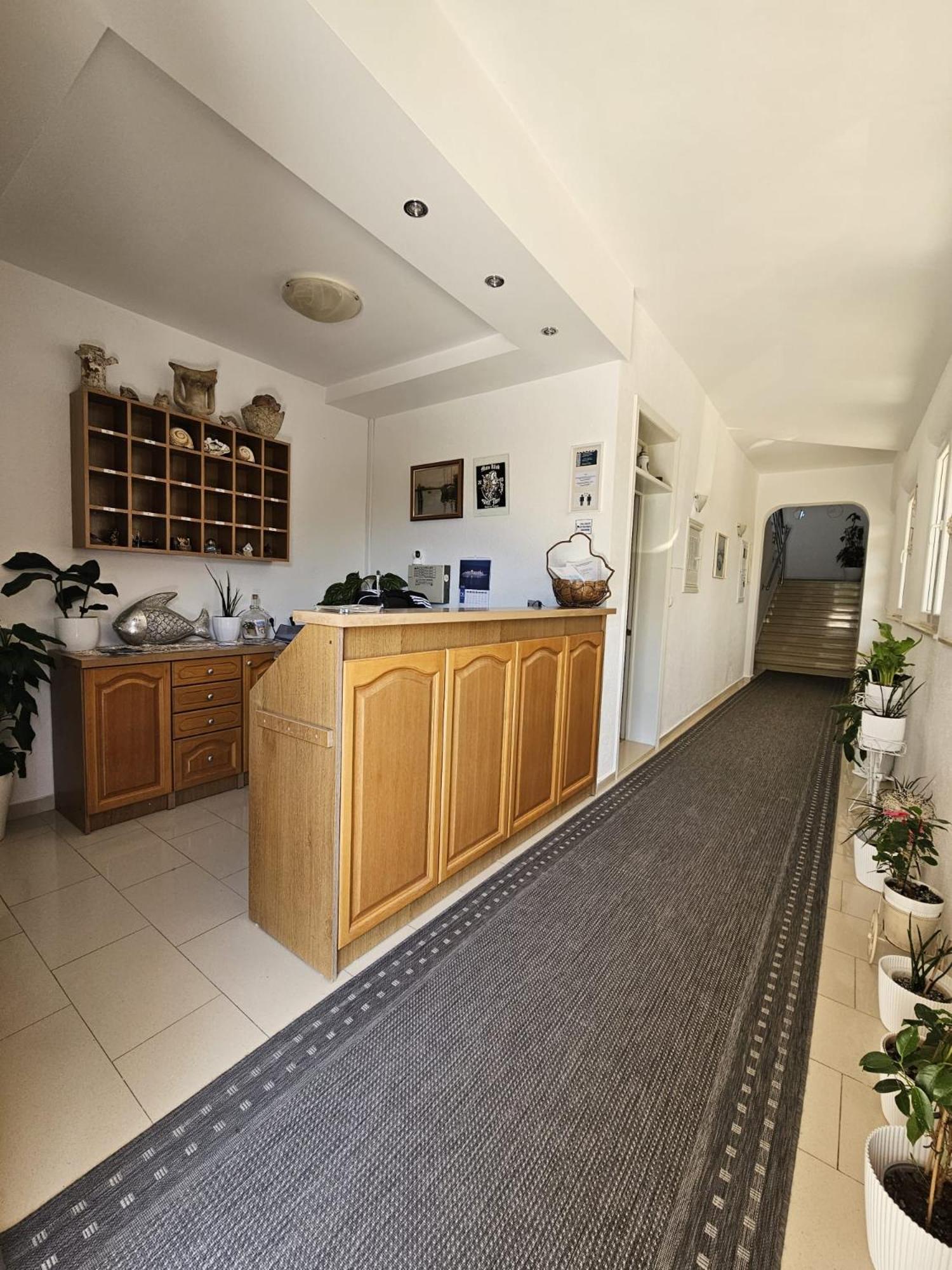 Guesthouse Komfor Moča Makarska Eksteriør billede
