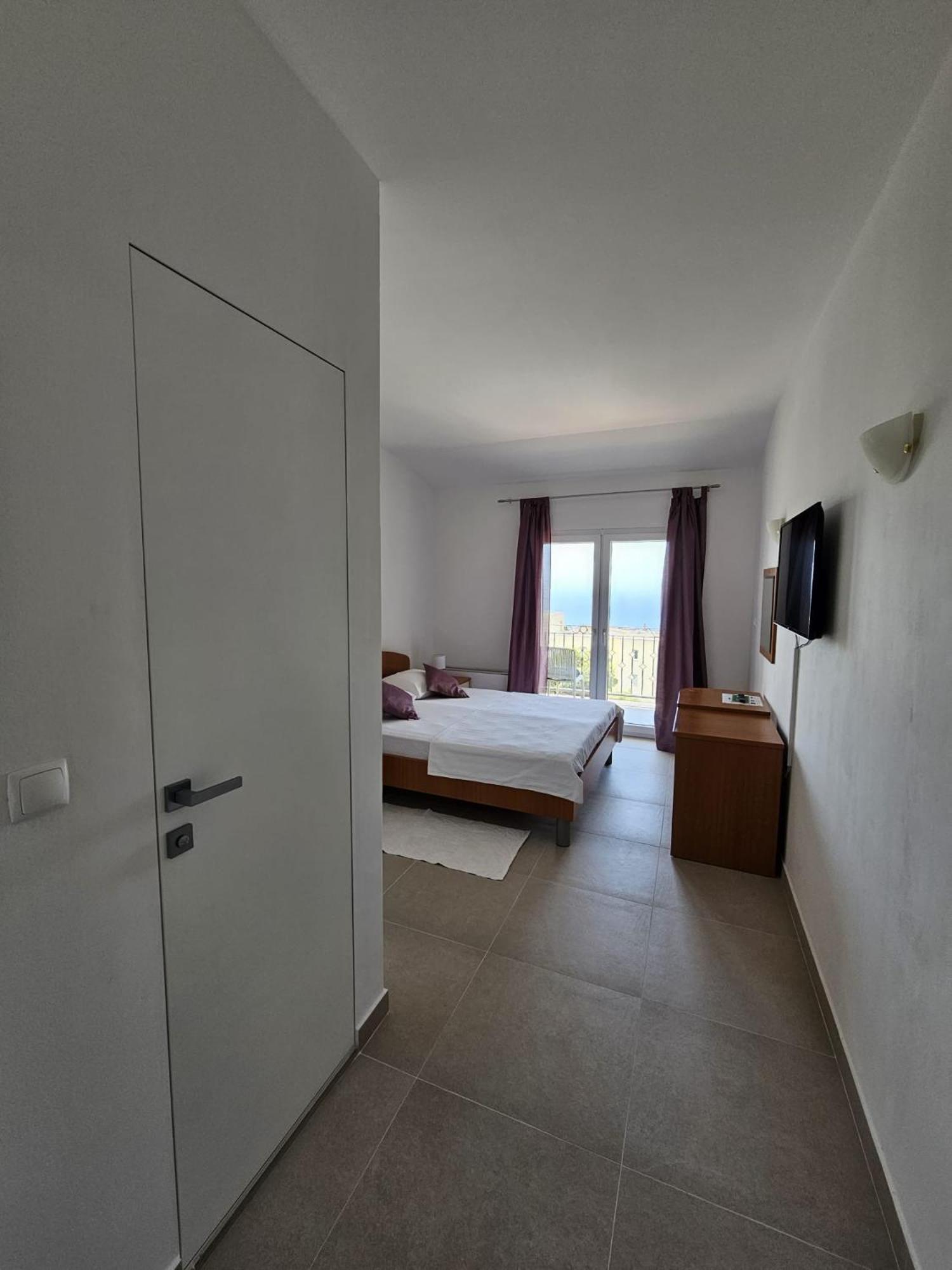 Guesthouse Komfor Moča Makarska Eksteriør billede