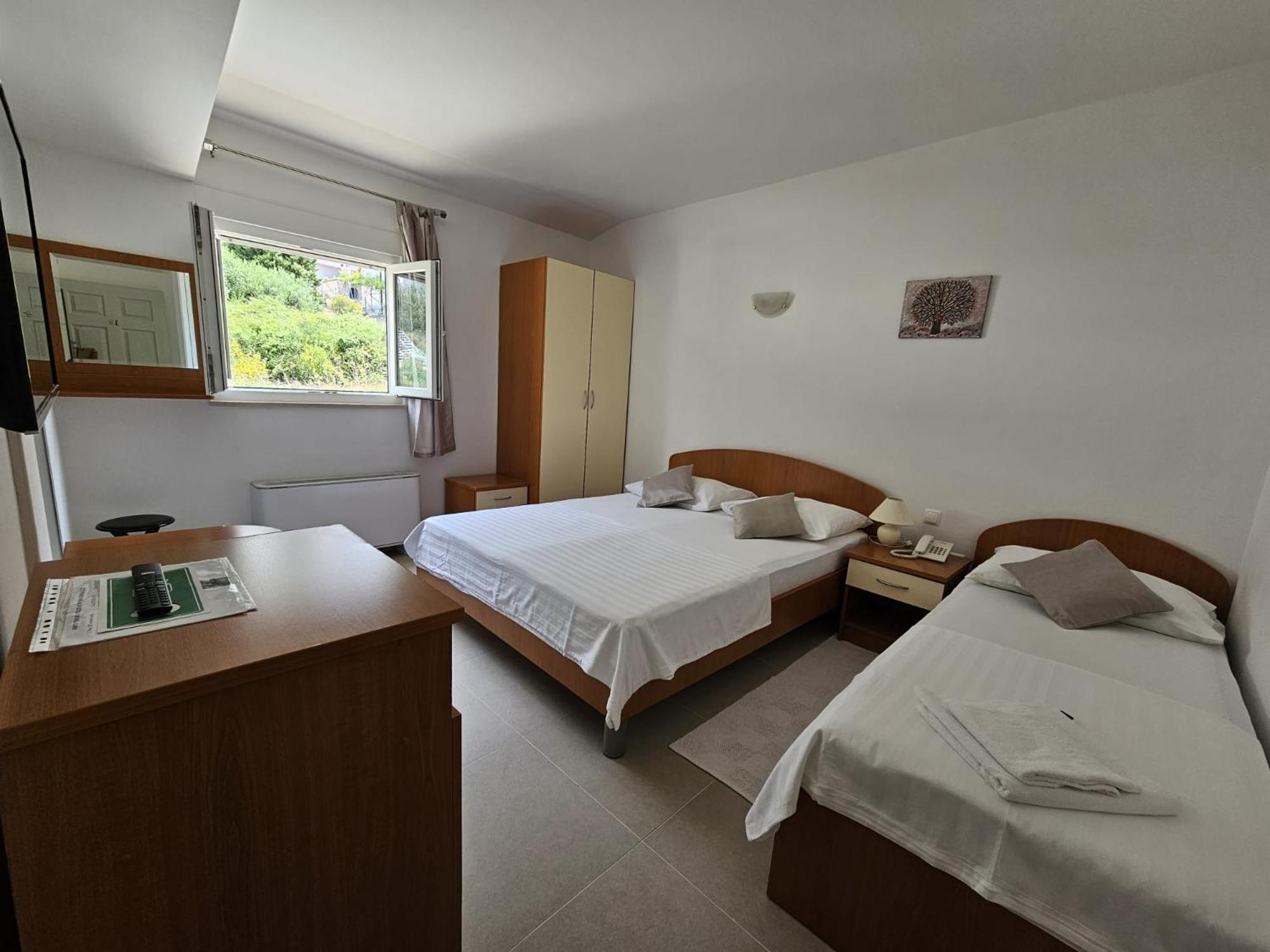 Guesthouse Komfor Moča Makarska Eksteriør billede