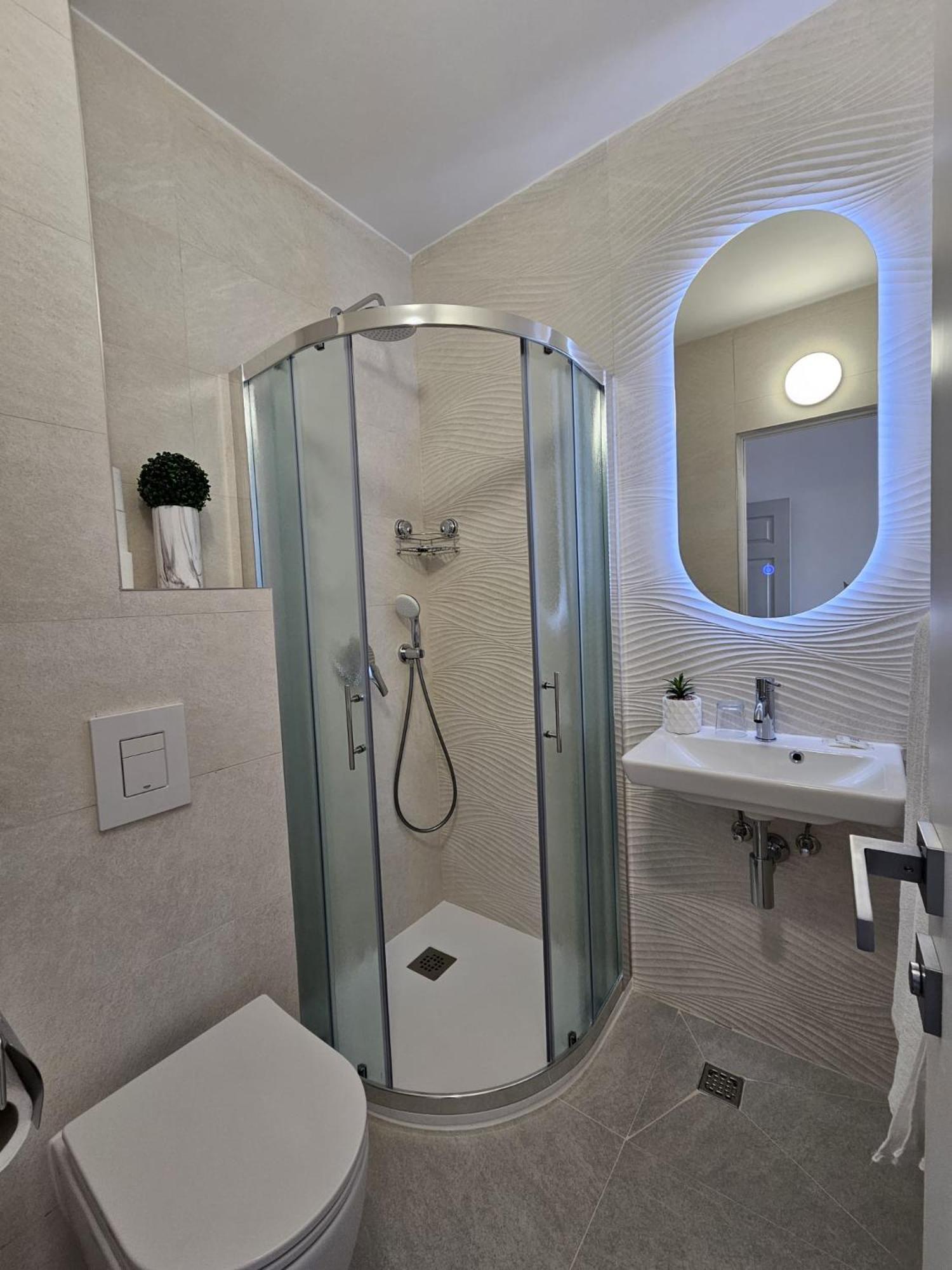 Guesthouse Komfor Moča Makarska Eksteriør billede