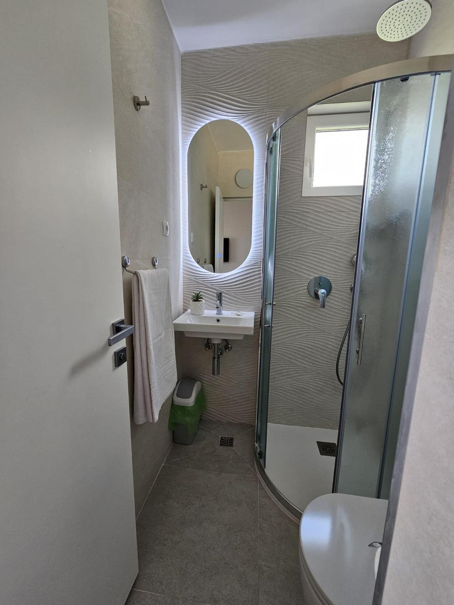 Guesthouse Komfor Moča Makarska Eksteriør billede