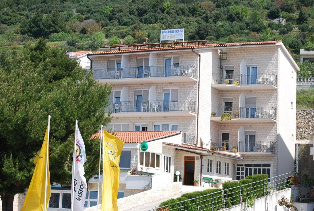 Guesthouse Komfor Moča Makarska Eksteriør billede