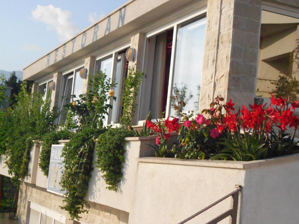 Guesthouse Komfor Moča Makarska Eksteriør billede