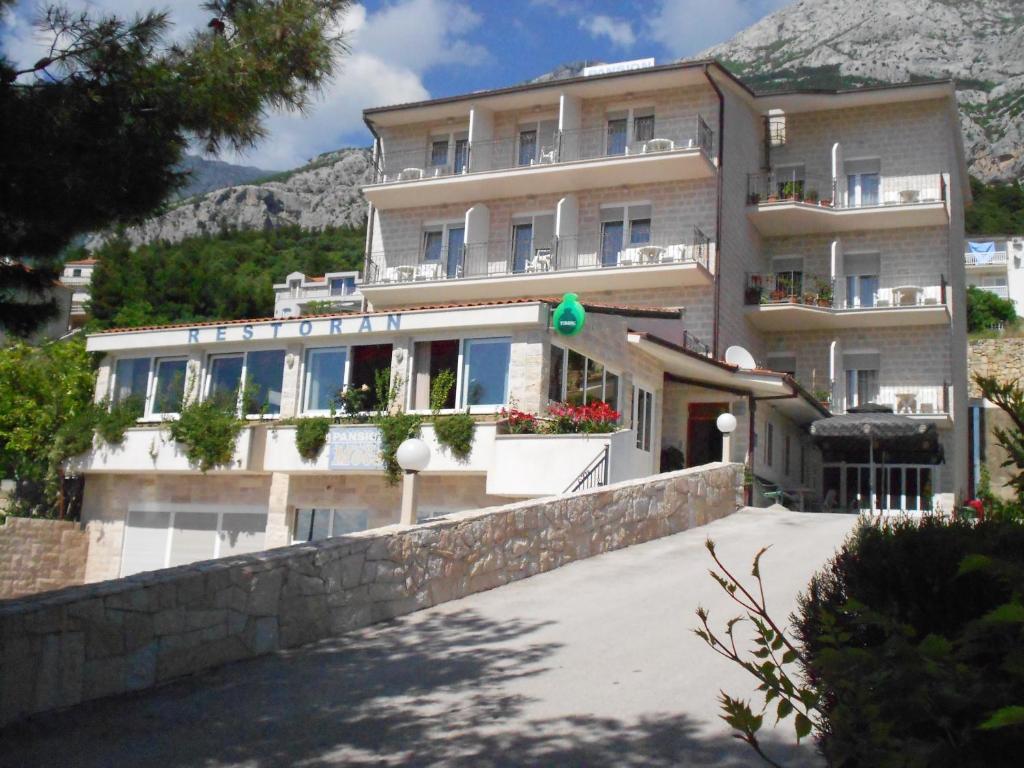 Guesthouse Komfor Moča Makarska Eksteriør billede