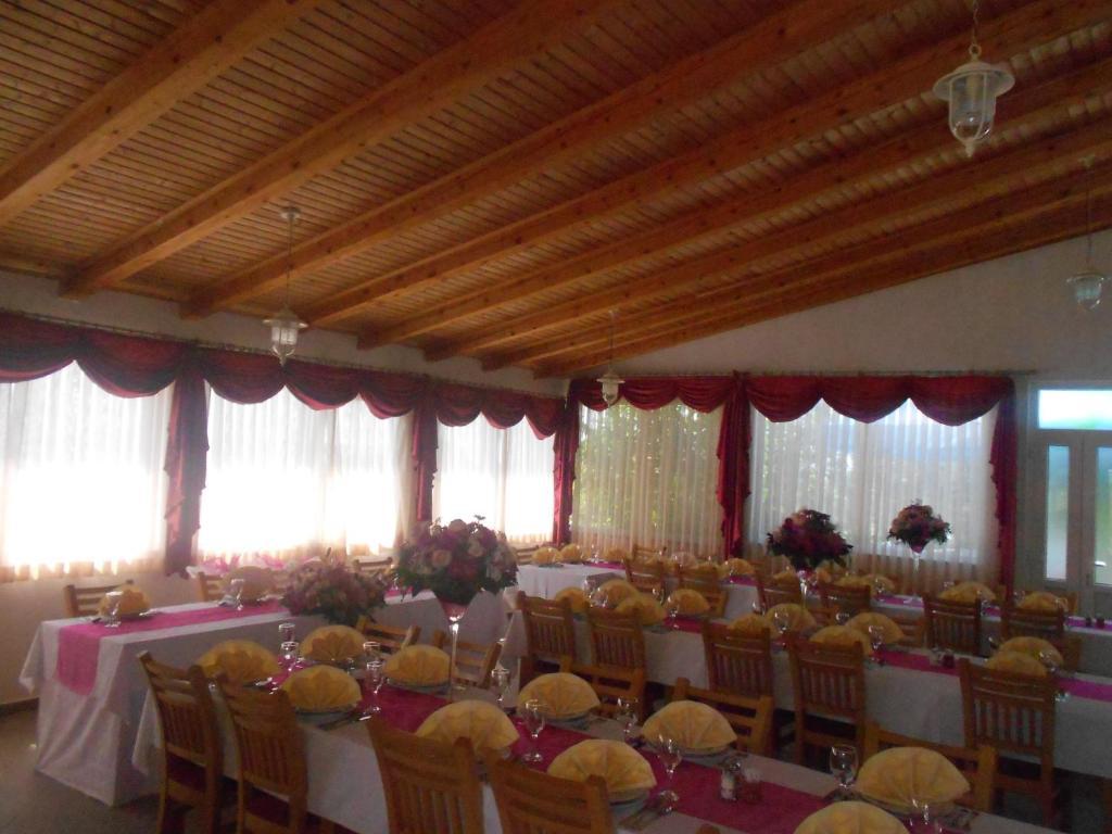 Guesthouse Komfor Moča Makarska Eksteriør billede