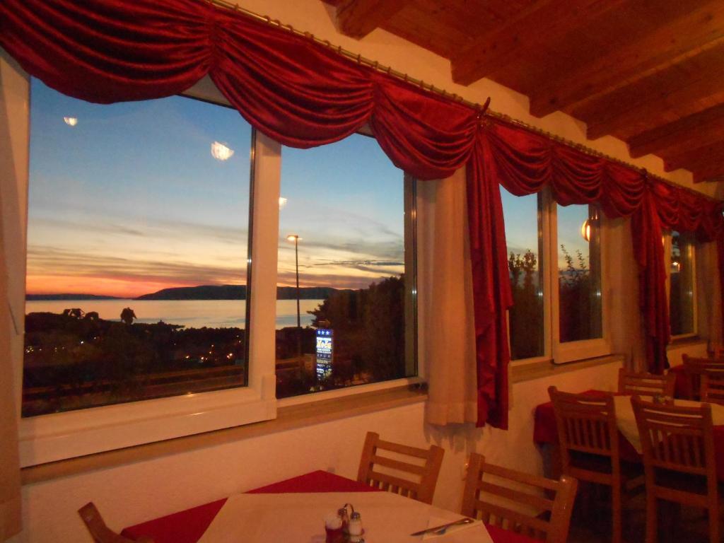 Guesthouse Komfor Moča Makarska Eksteriør billede