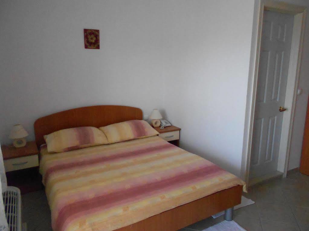 Guesthouse Komfor Moča Makarska Eksteriør billede