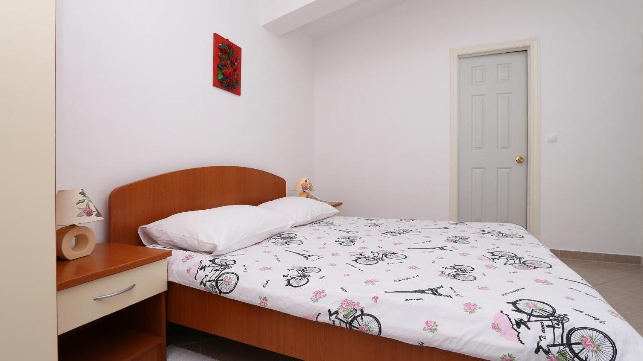 Guesthouse Komfor Moča Makarska Eksteriør billede