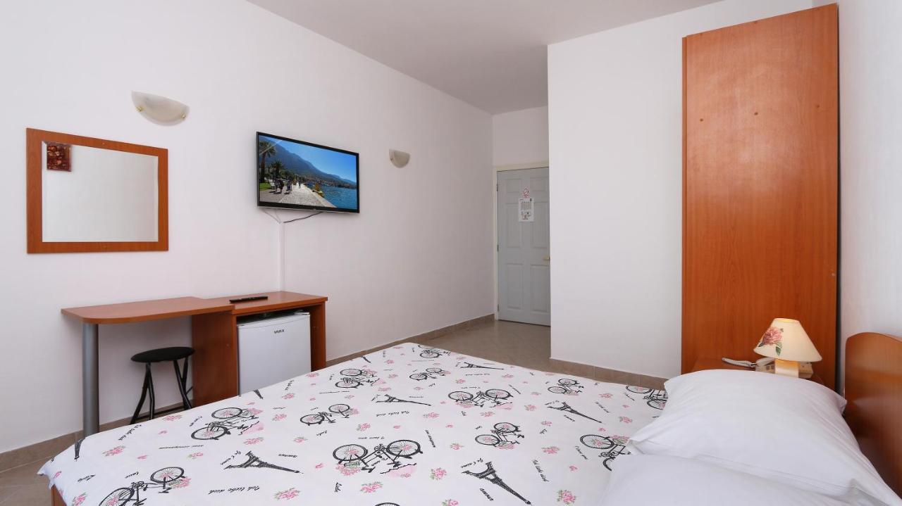 Guesthouse Komfor Moča Makarska Eksteriør billede