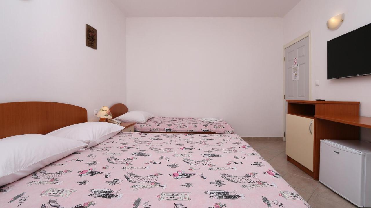 Guesthouse Komfor Moča Makarska Eksteriør billede